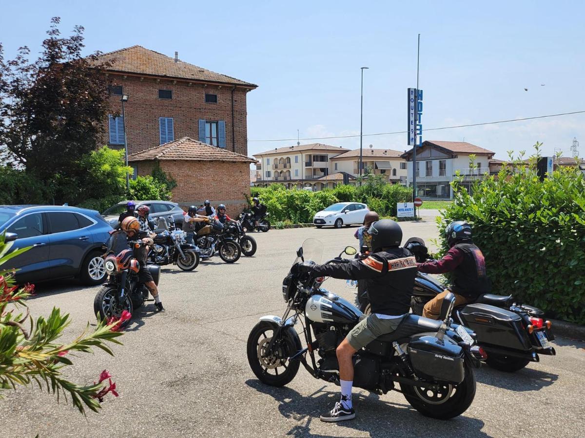 Hotel Route 9 Cadeo Exterior photo