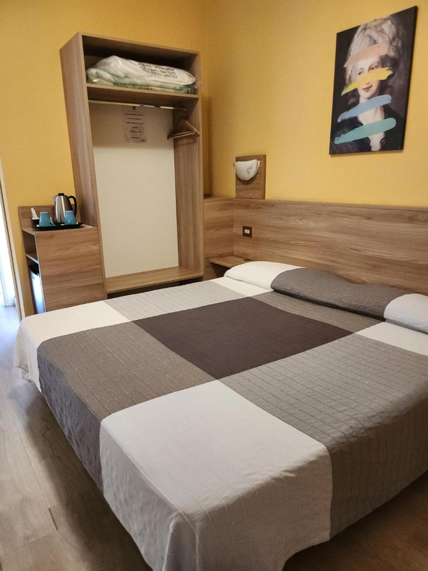 Hotel Route 9 Cadeo Exterior photo