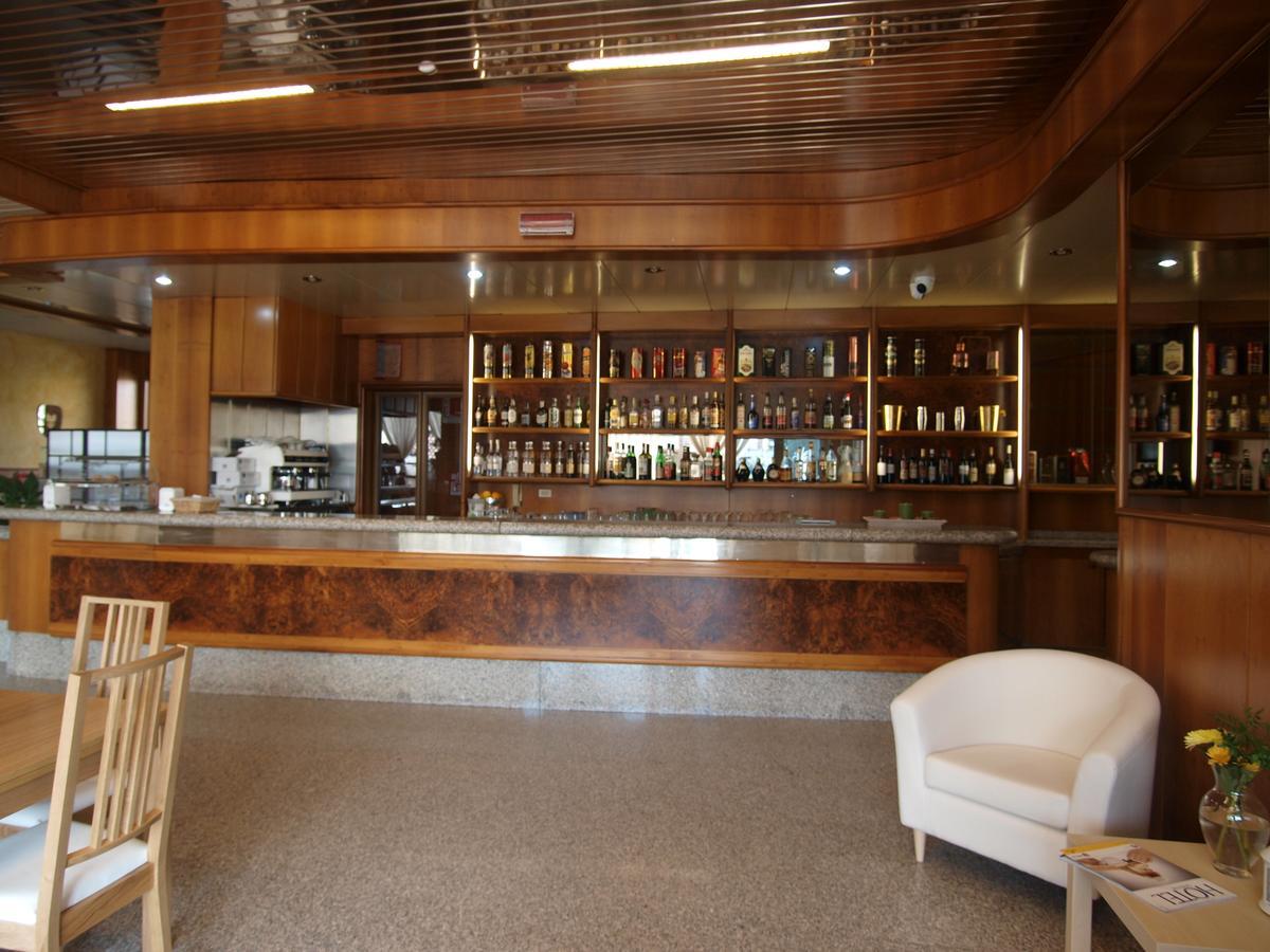 Hotel Route 9 Cadeo Exterior photo