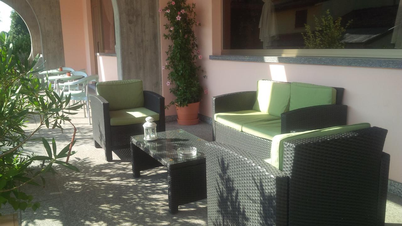 Hotel Route 9 Cadeo Exterior photo