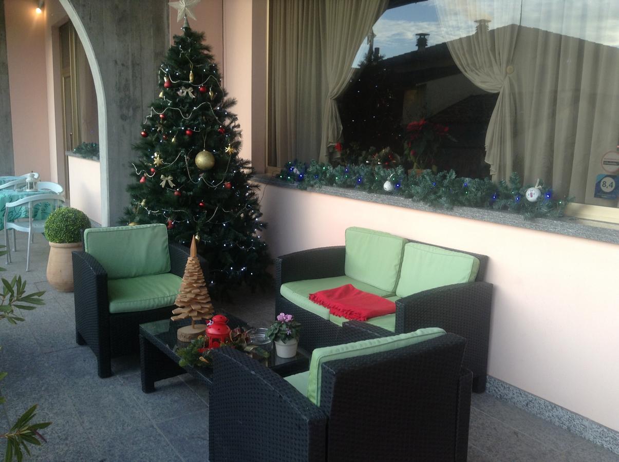 Hotel Route 9 Cadeo Exterior photo