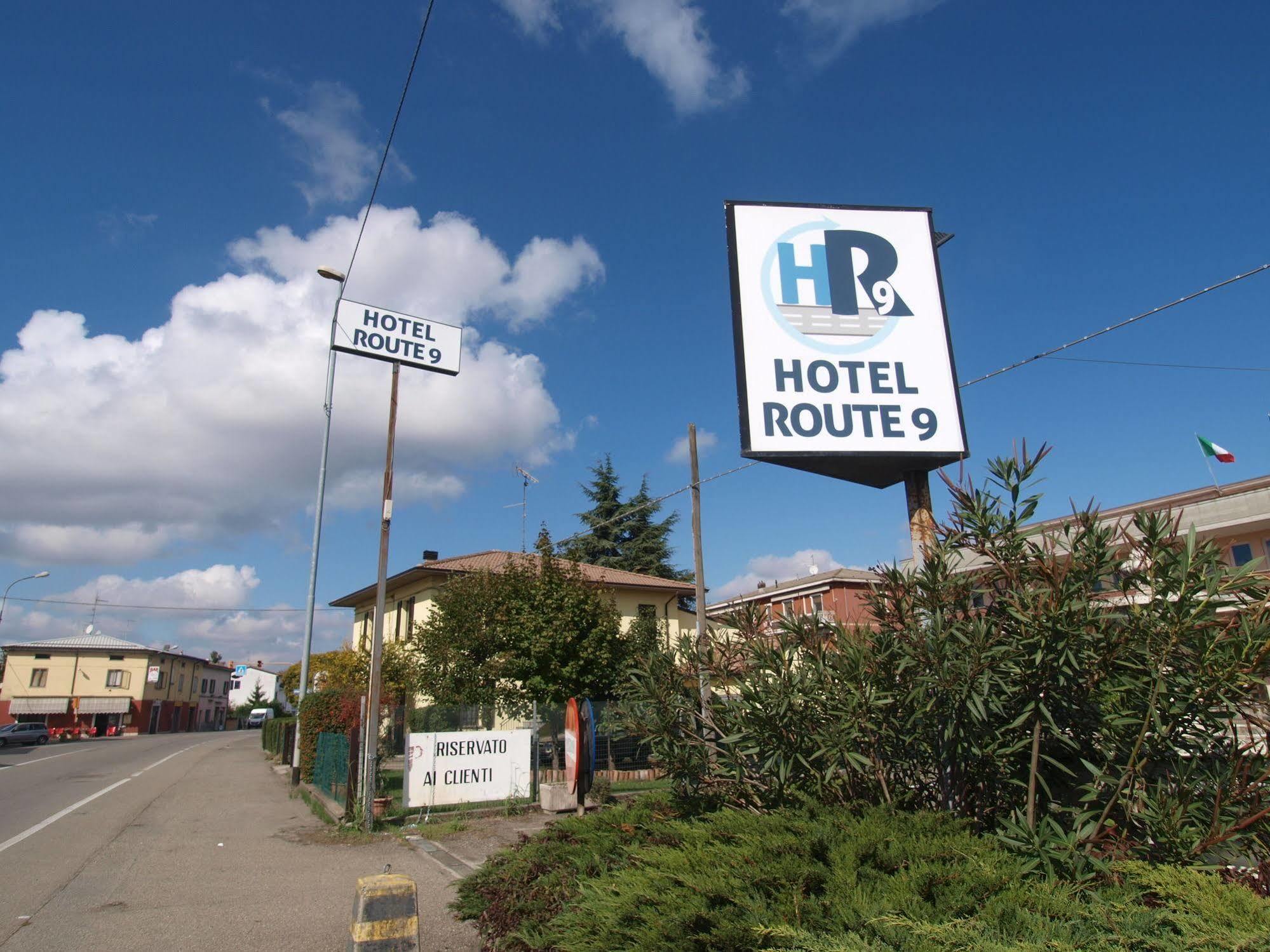 Hotel Route 9 Cadeo Exterior photo