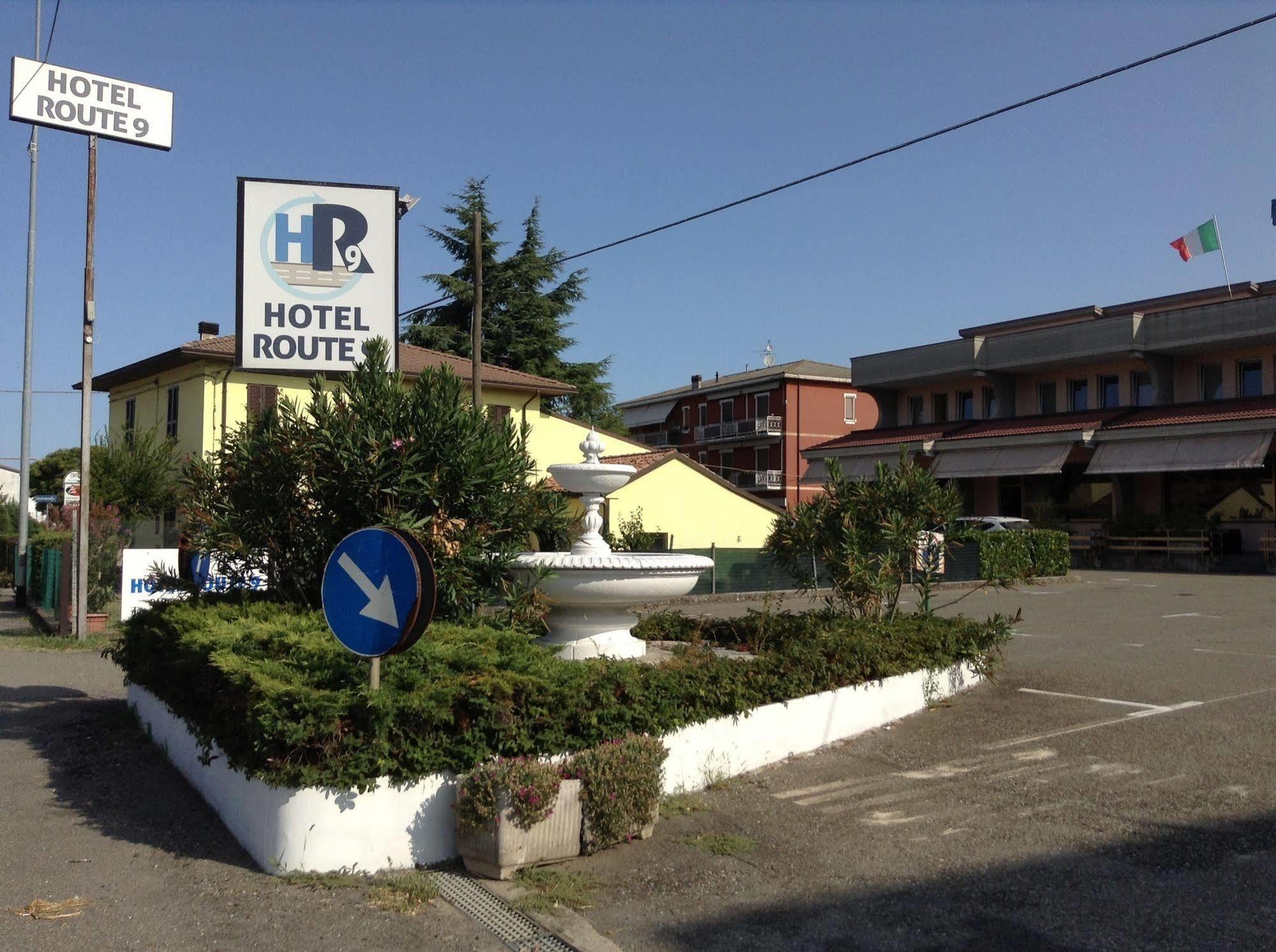 Hotel Route 9 Cadeo Exterior photo