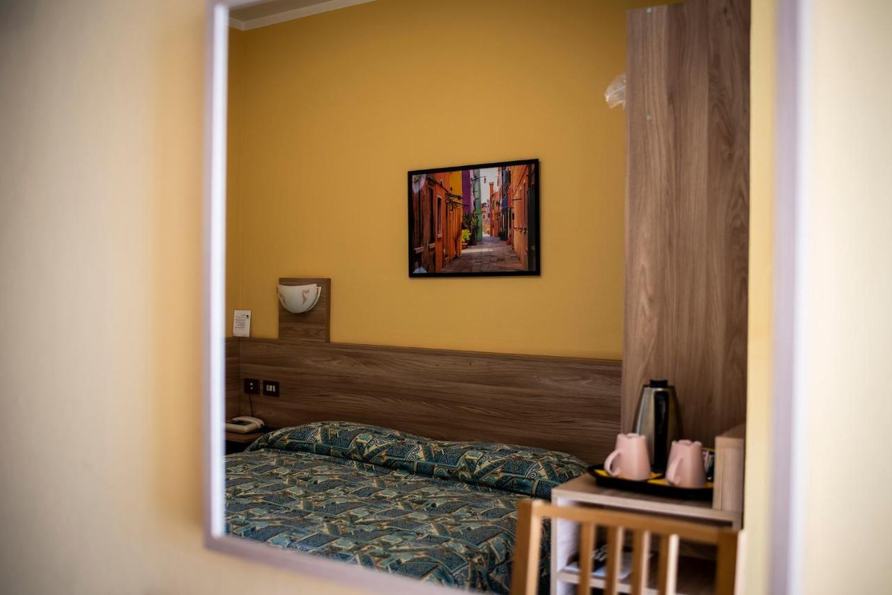 Hotel Route 9 Cadeo Exterior photo