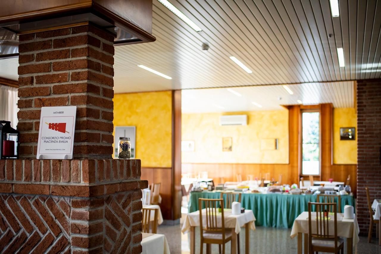 Hotel Route 9 Cadeo Exterior photo